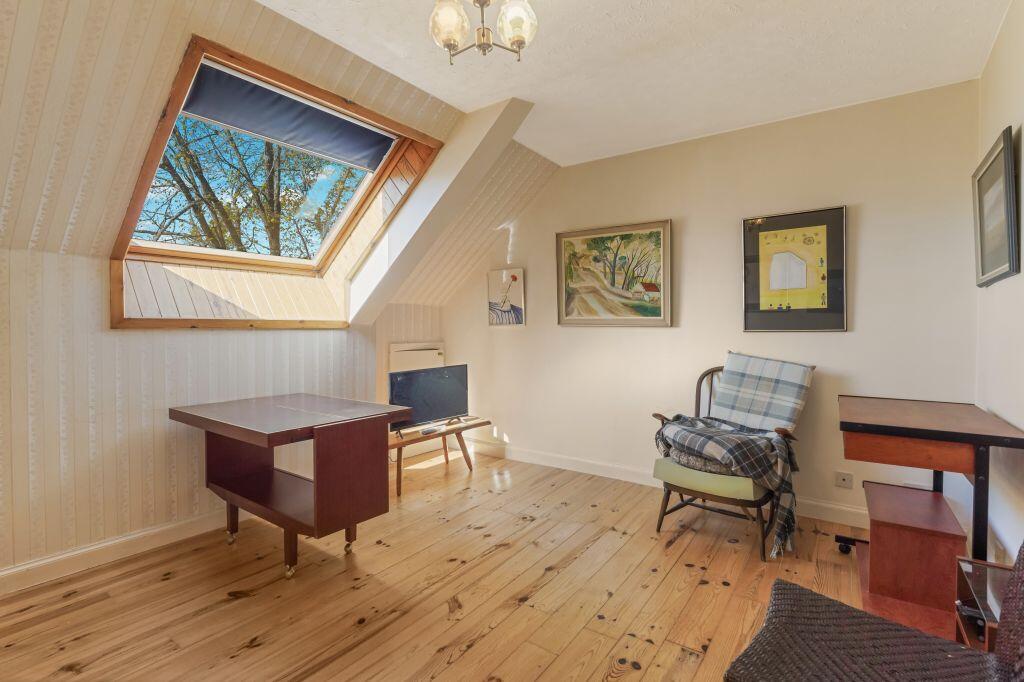 Apartment in Edinburgh, East Lothian - View 2