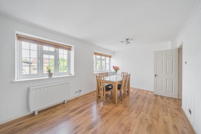 Apartment in London, Fallow Corner - More