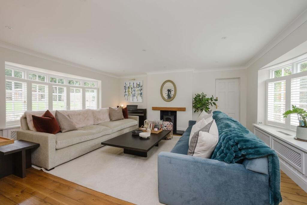 Leigh Court Close, Cobham, KT11 photo 4