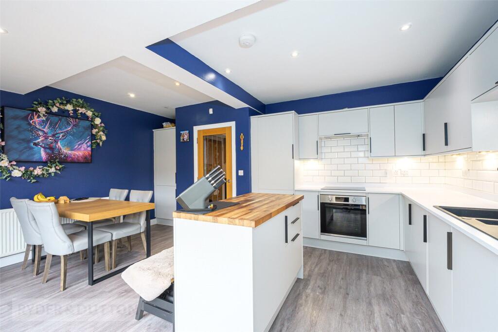 House in Huddersfield - View 4