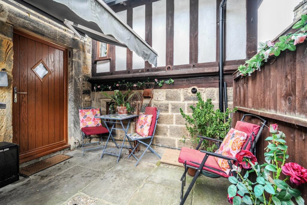 House in Leeds, Pool - View 4