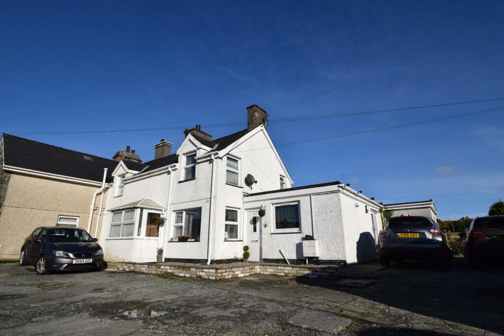 4-bed house on Penybryn, Penrhyndeudraeth, £285,000