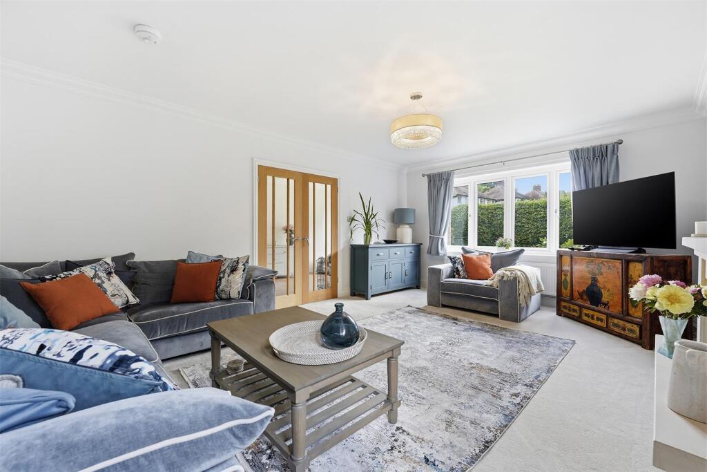 Bollin Grove, Prestbury, Macclesfield - More