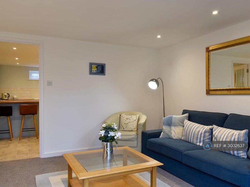 House in Southampton - More