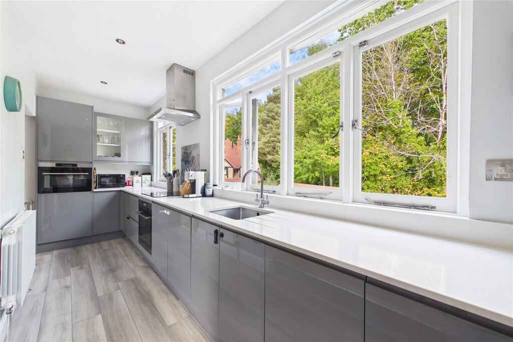 Apartment in Woking, Surrey - View 5