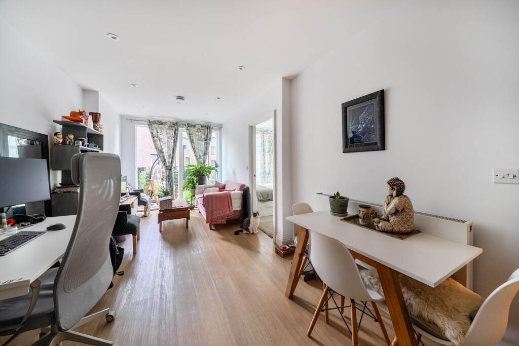 Apartment in Reading - View 5