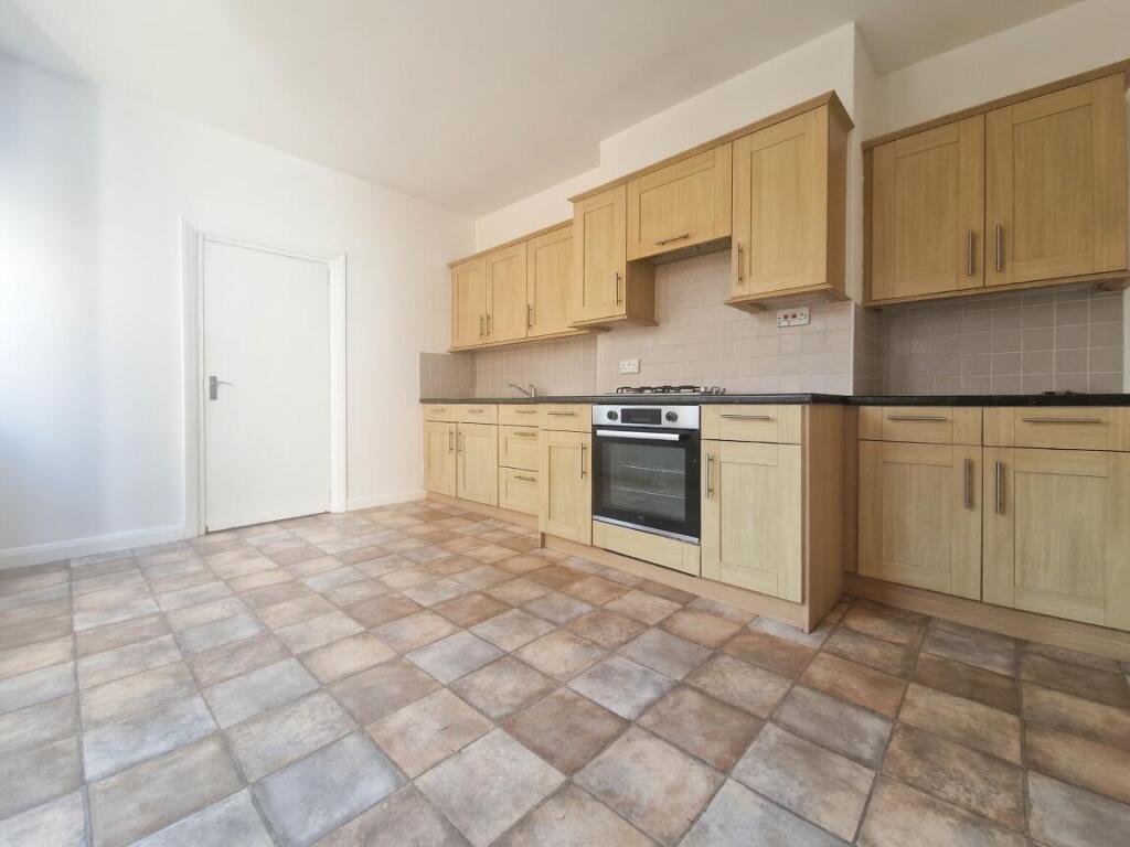 Apartment in Southend-on-Sea - View 4
