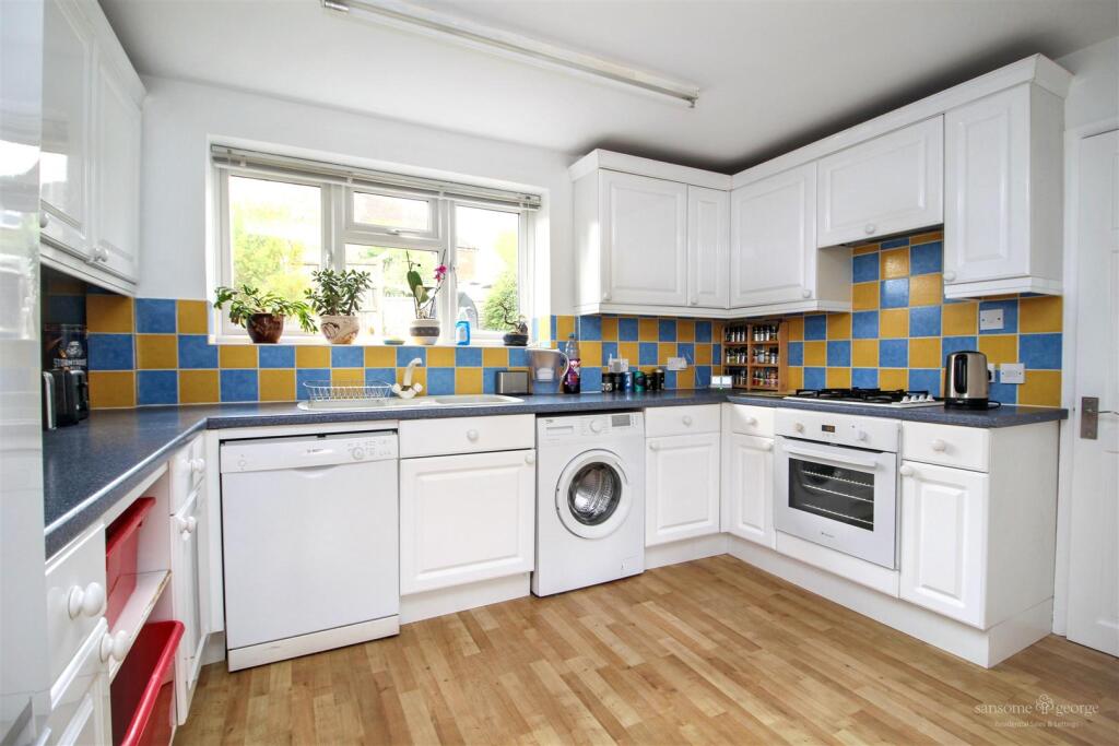 Brockley Close, Tilehurst, Reading – další
