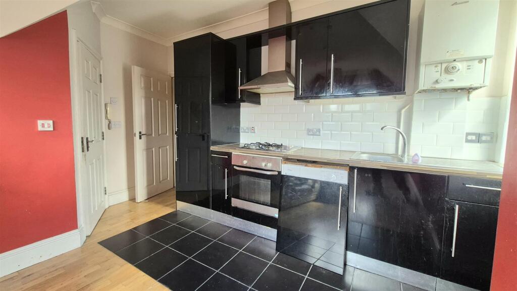 Apartment in Luton - View 4