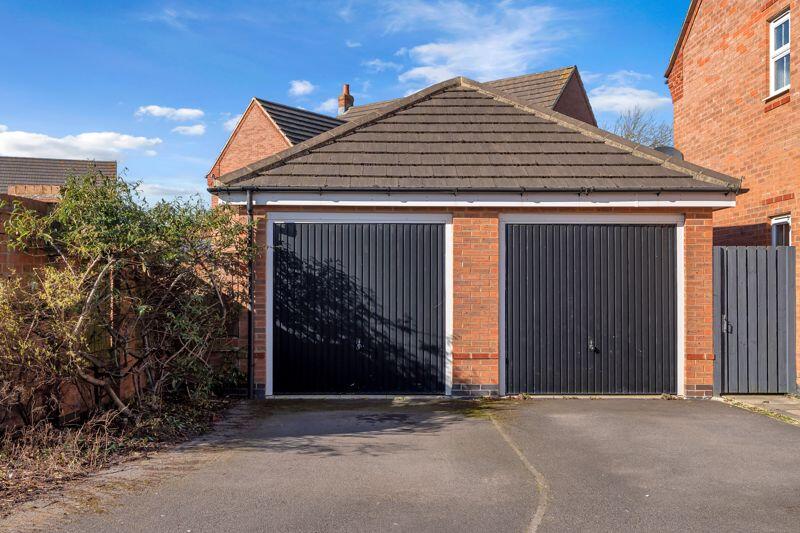 Hornbeam Drive, Healing photo 3