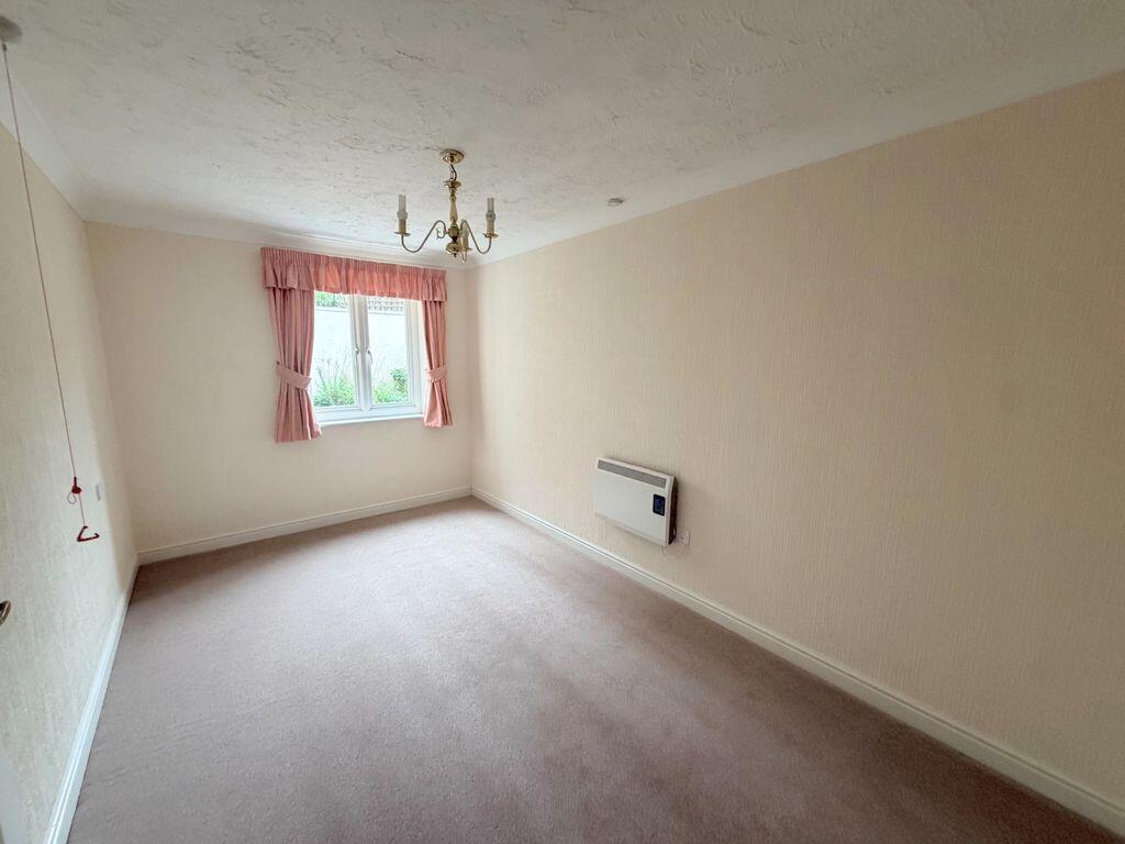 Apartment in Hertsmere, Hertfordshire - View 5