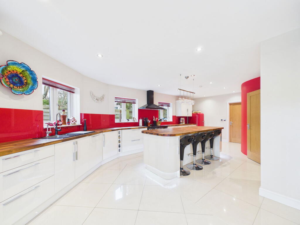 Kingswood Court, Maidenhead, SL6 photo 2