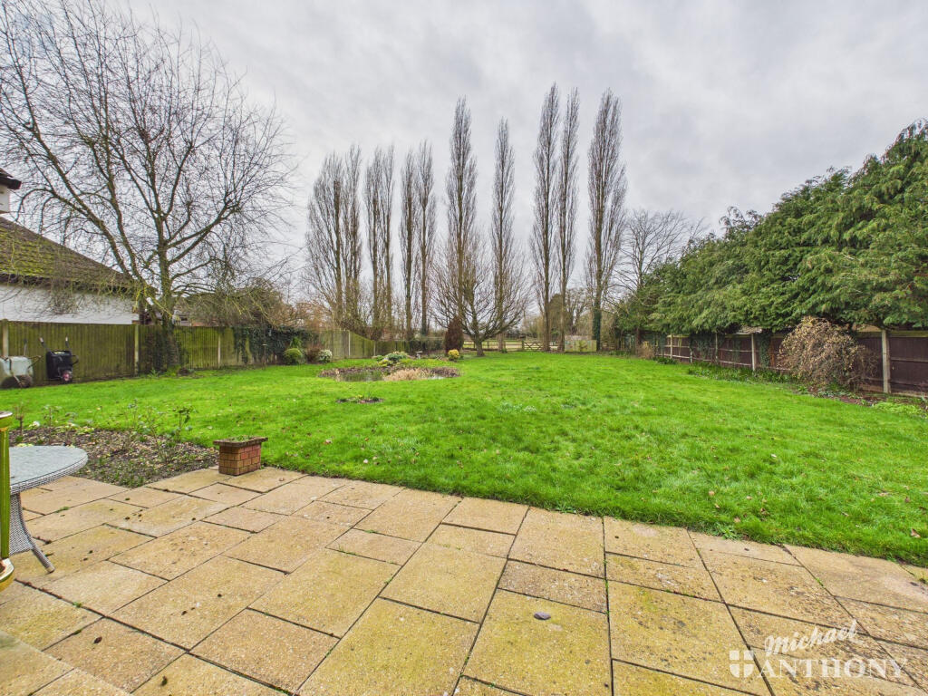 Old Risborough Road, Stoke Mandeville photo 3