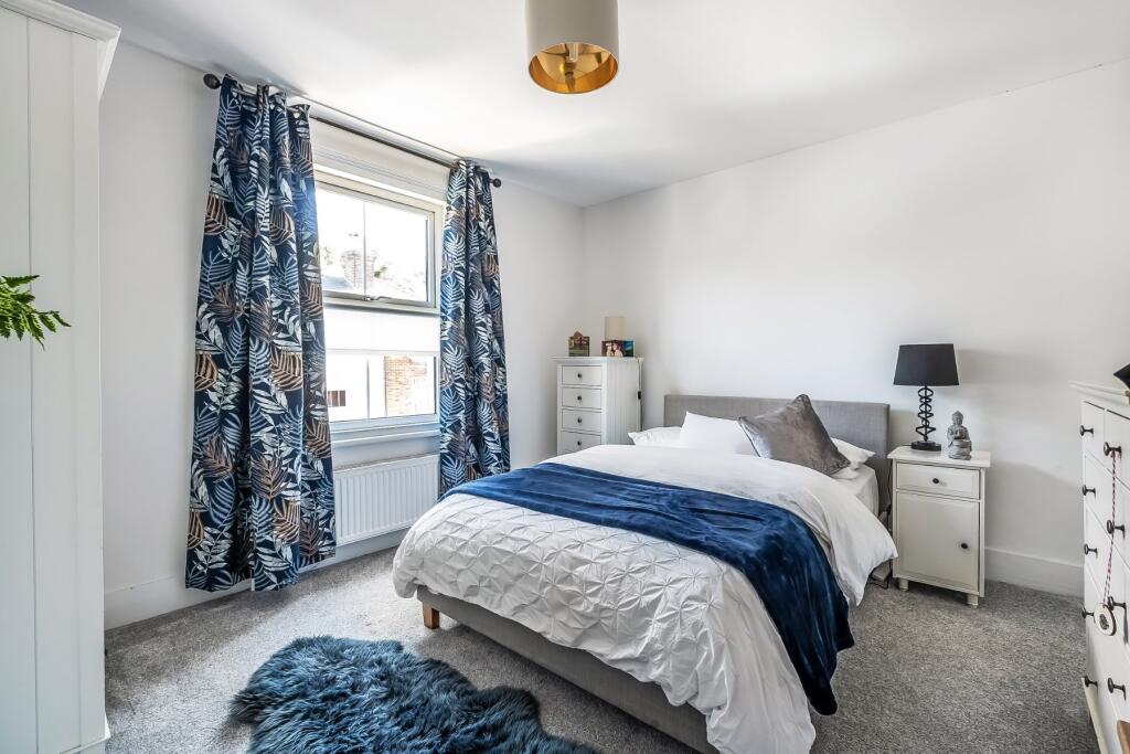 House in Guildford, Surrey - View 5