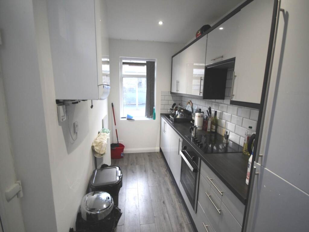 House in Bradford - View 4