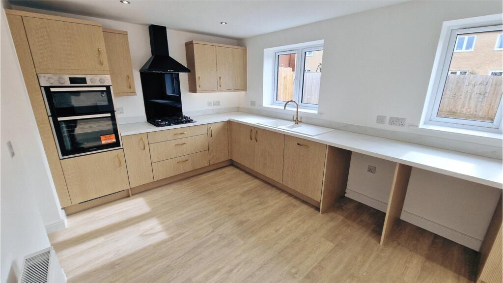 The Green, Acorn Avenue, Giltbrook, Nottingham, NG16 photo 3