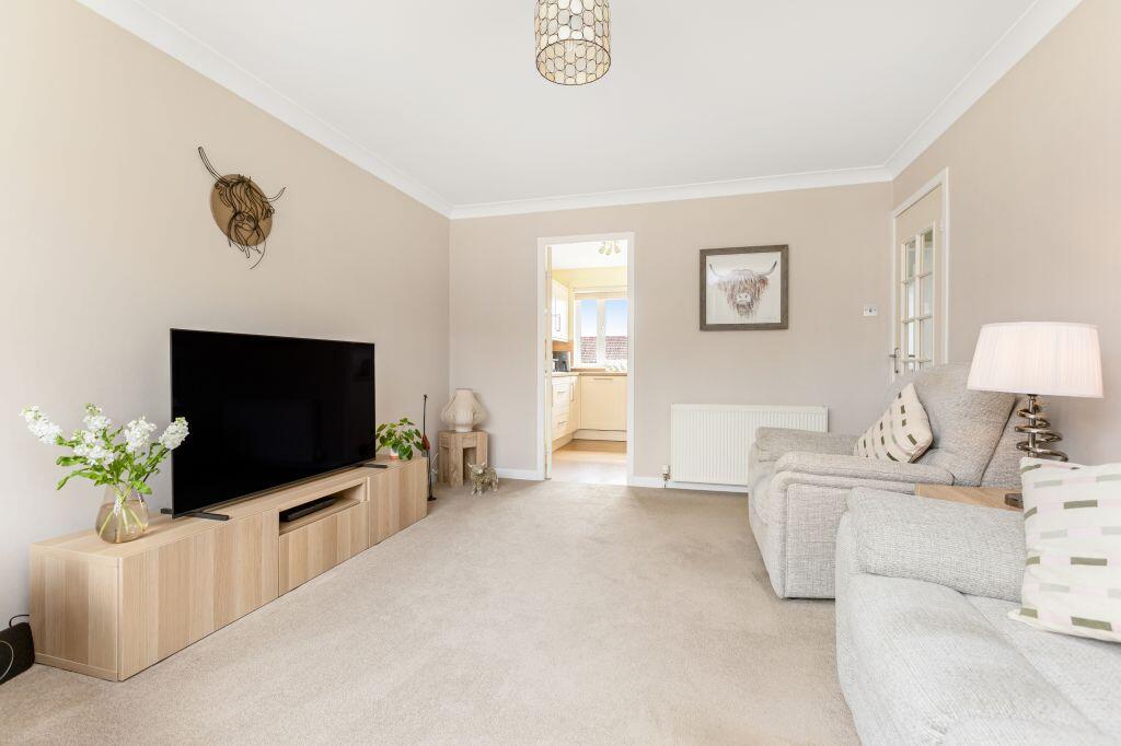 Apartment in Edinburgh, East Craigs - View 3