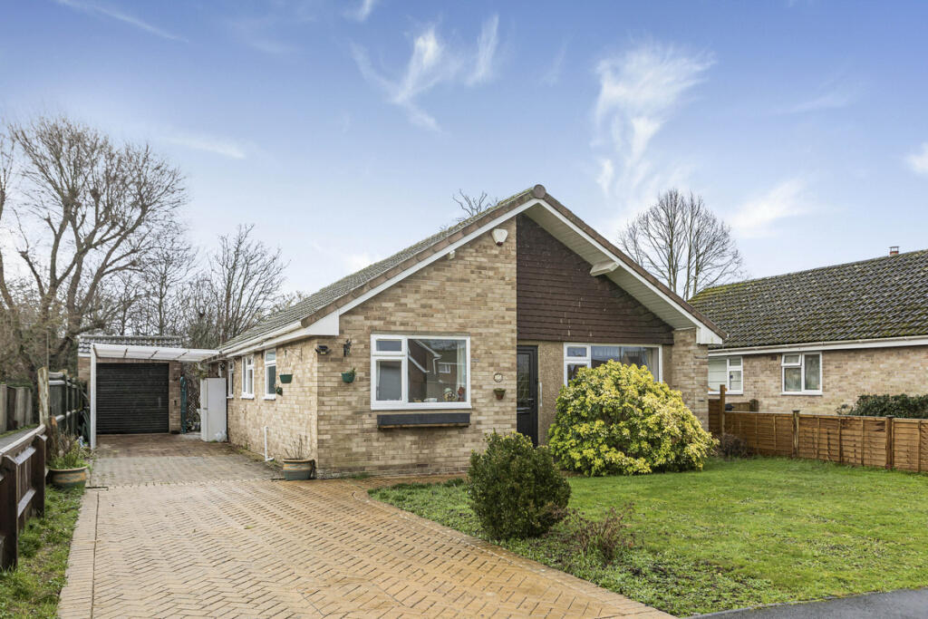 Main image of property: Greenfield Crescent, Wallingford, OX10
