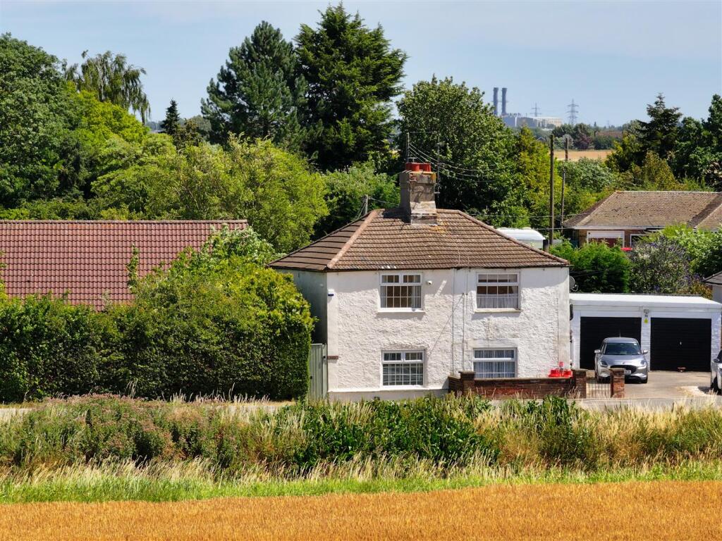 Main image of property: Dozens Bank, West Pinchbeck, Spalding