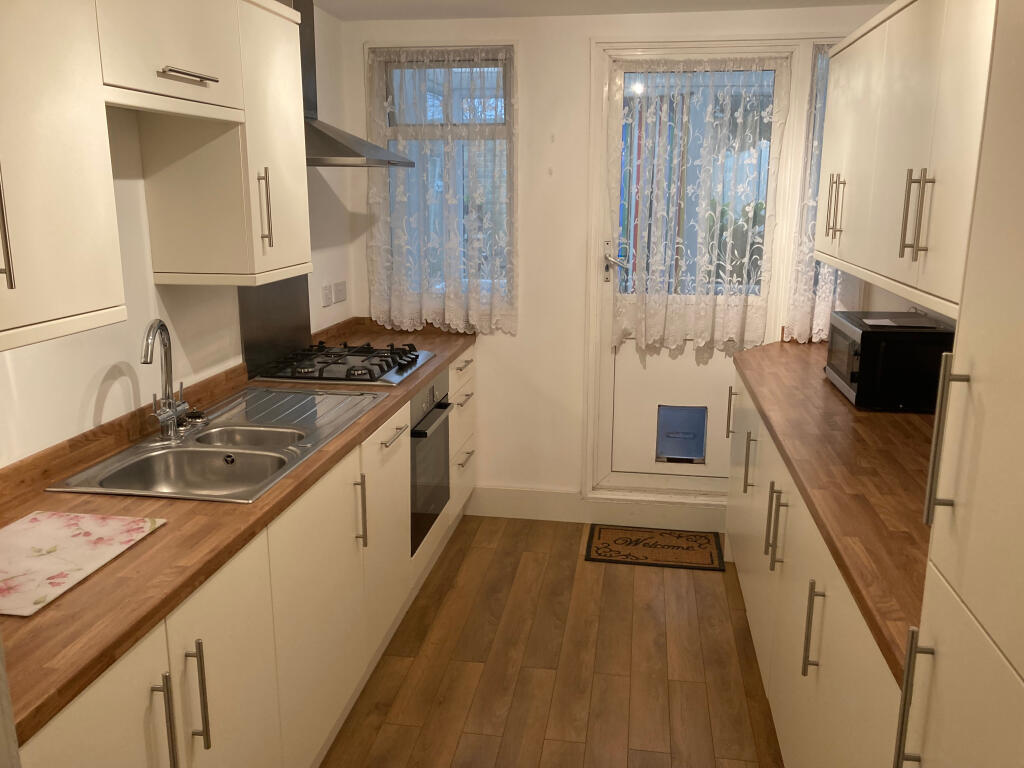 House in Southend-on-Sea - More
