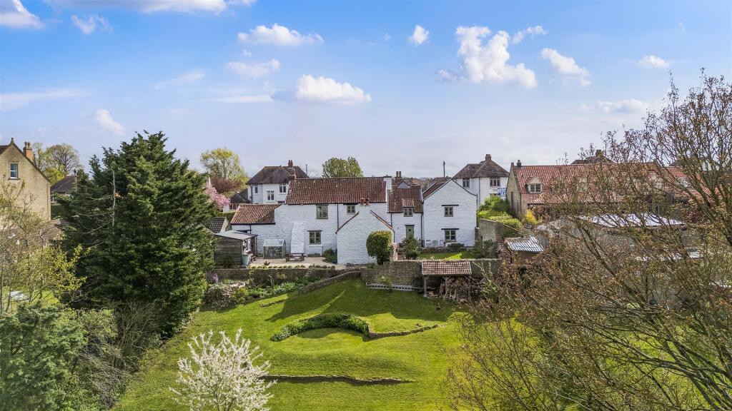 Main image of property: Wellsway, Keynsham, Bristol