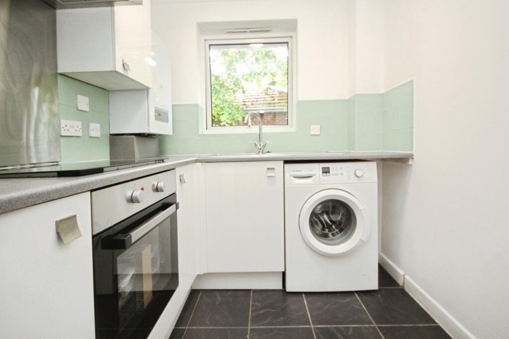 Apartment in Poole - View 4