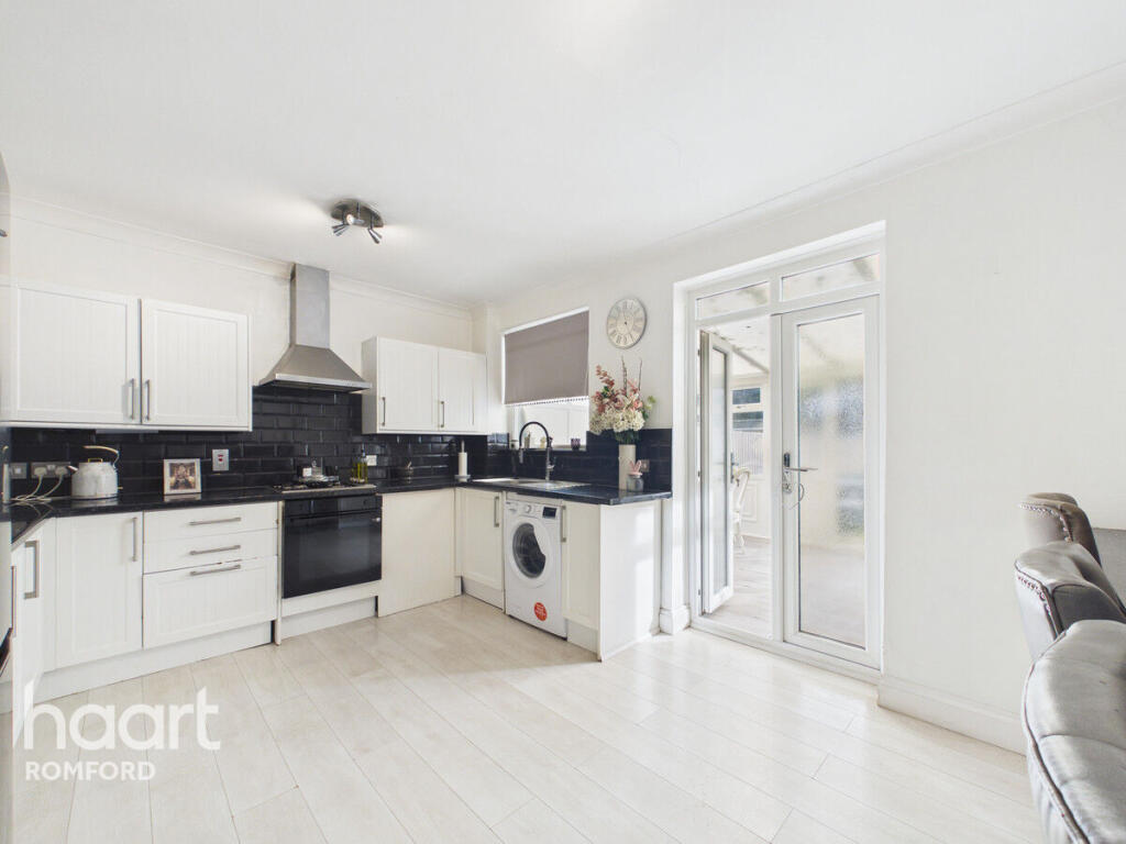 Cross Road, Romford, RM7 8AU photo 4