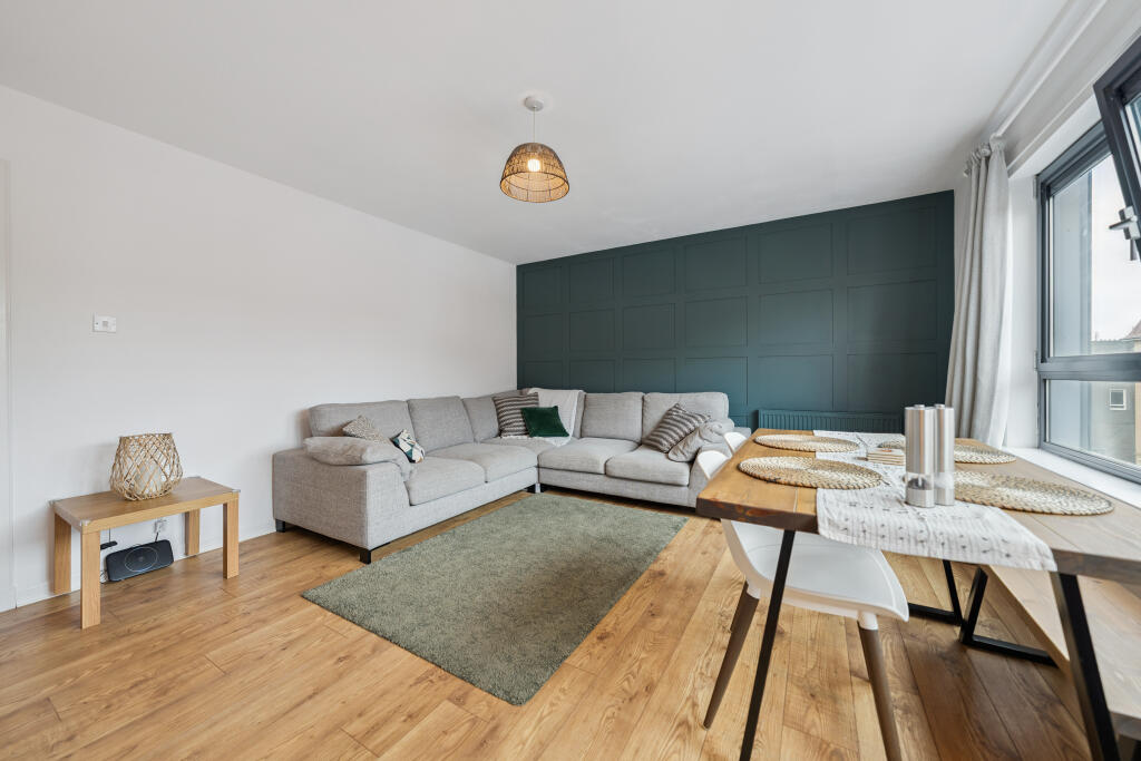 Apartment in Glasgow, New Cathcart, Muirend - View 3