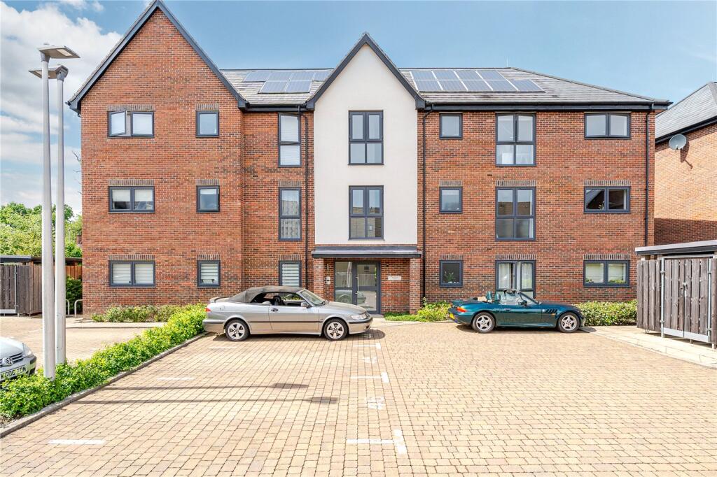 Main image of property: Shelduck Drive, Arborfield Green, Reading