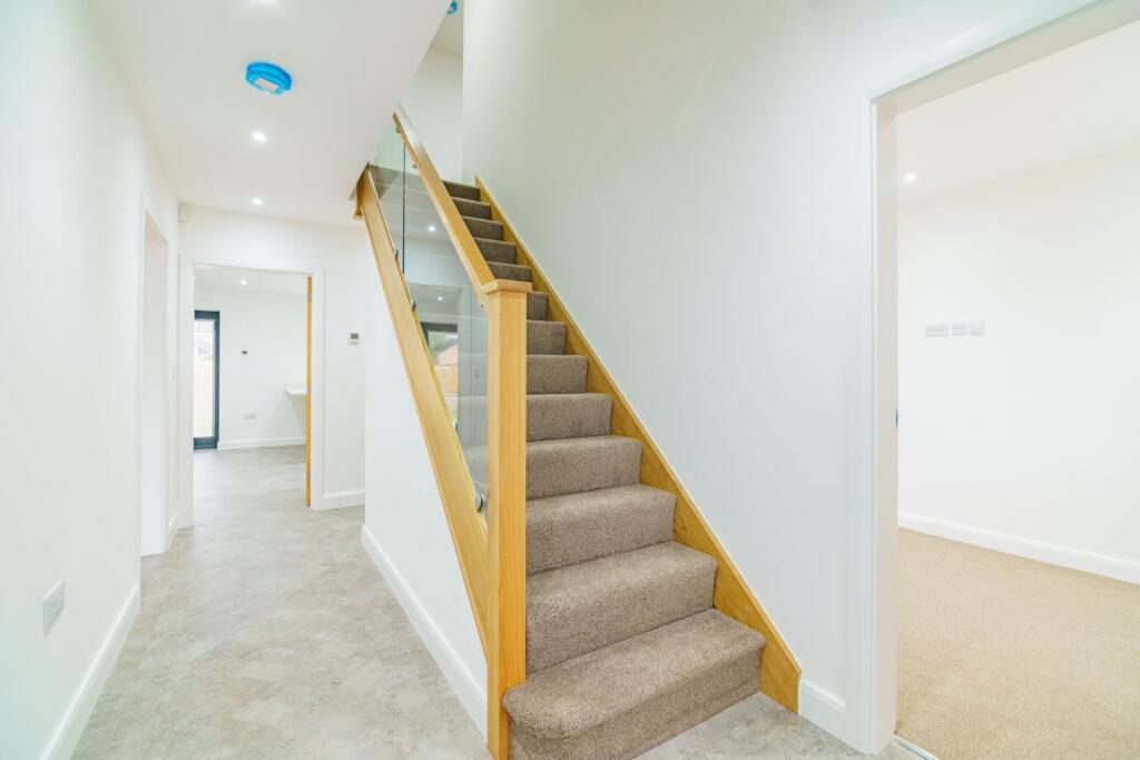 Additional image 3 of Bradford Road, Birkenshaw