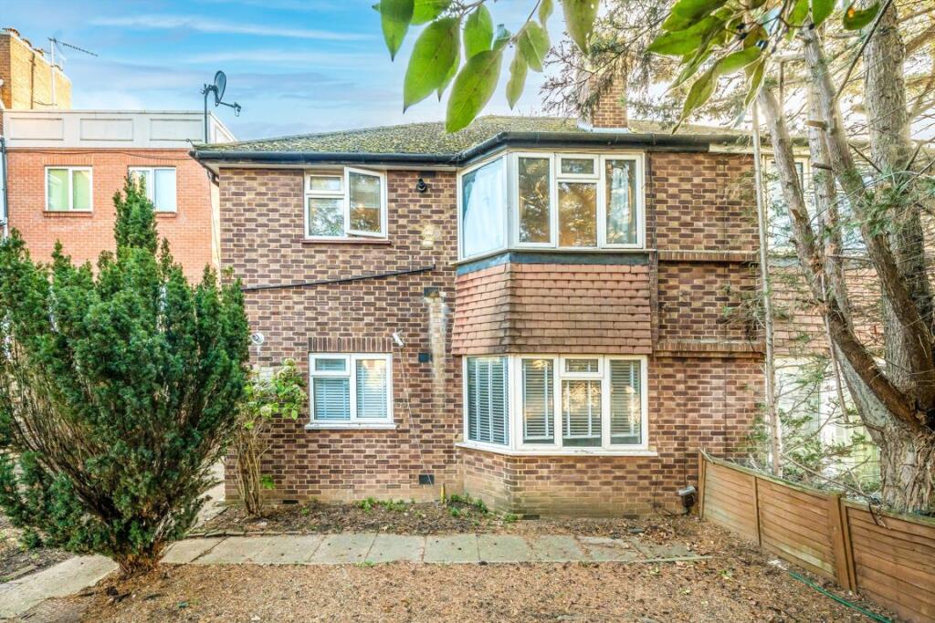 2-bed flat on Thornbury Road, Isleworth, £339,950