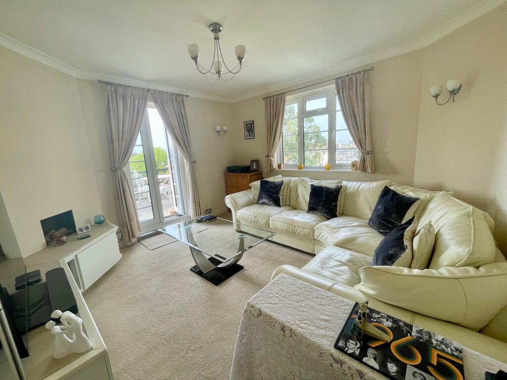 Apartment in Southend-on-Sea - View 5