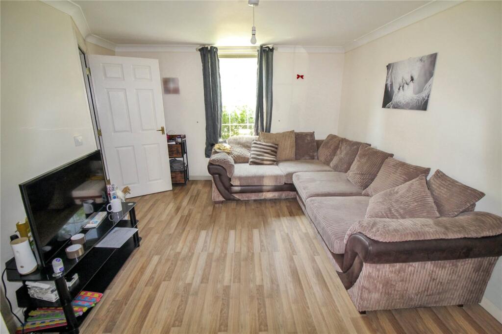Fitwell Road, Swindon, Wiltshire, SN25 photo 2