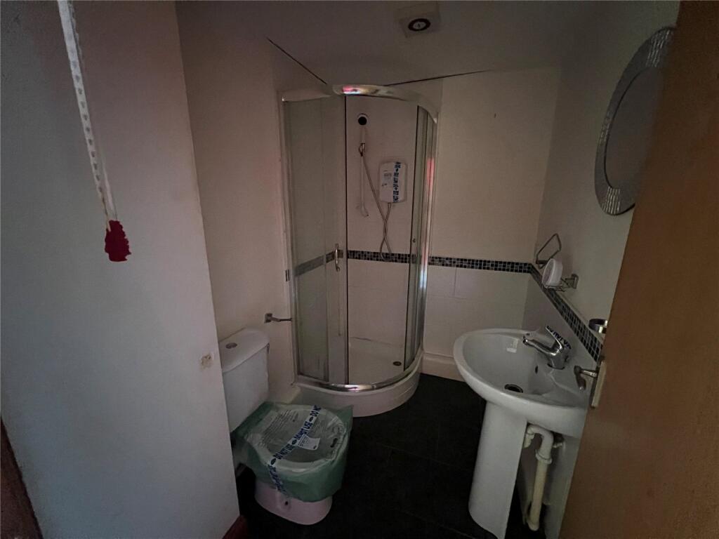 Apartment in Swansea - More