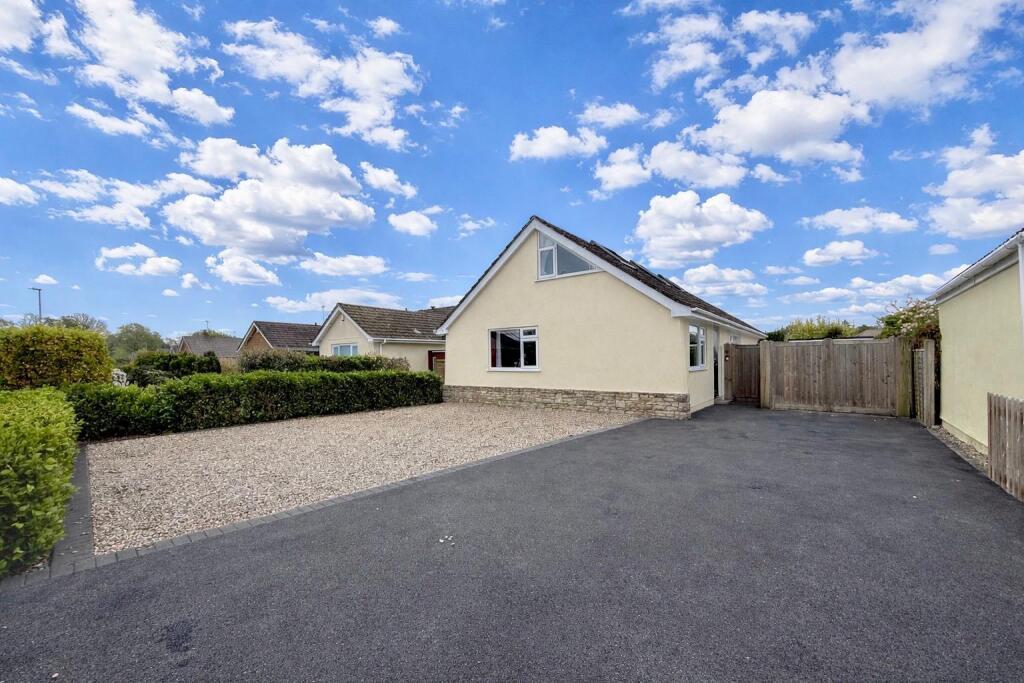 4-bed detached on Bramley Road, Ferndown, £600,000