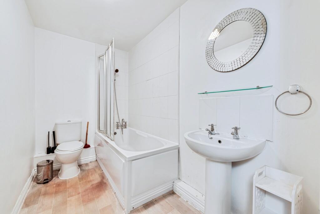 Apartment in Swindon - More