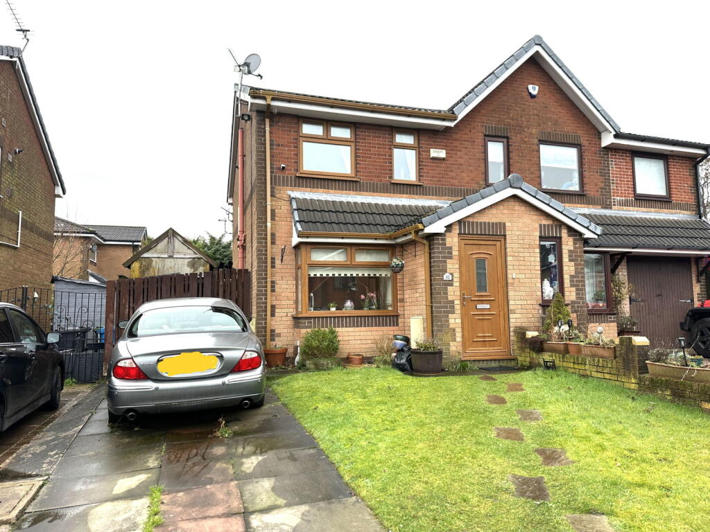 Main image of property: 32 Putney Close, Oldham