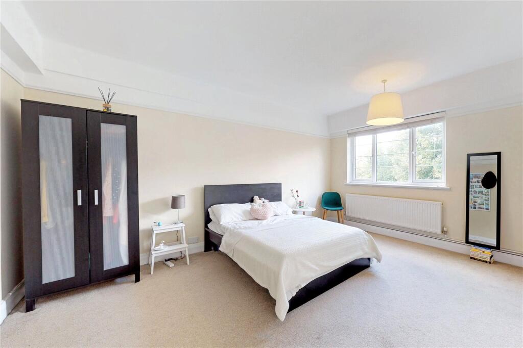 Apartment in London - View 3