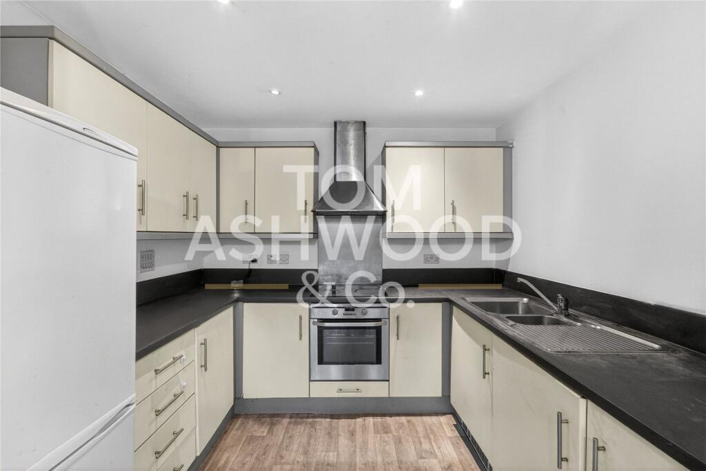 Apartment in Ilford - View 3