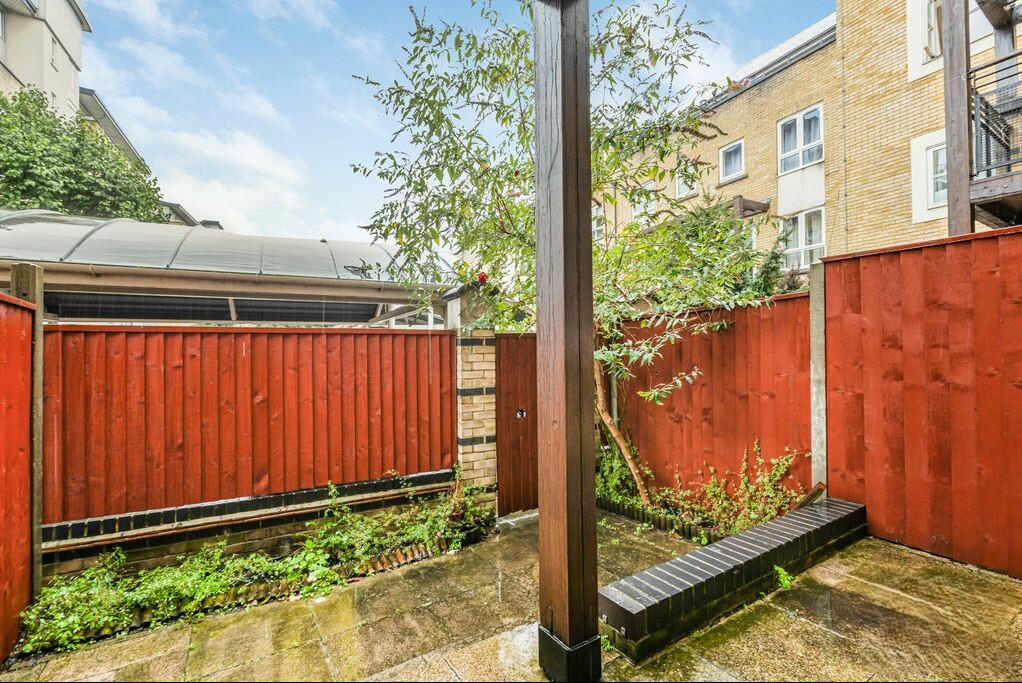 5 bedroom terraced house for rent