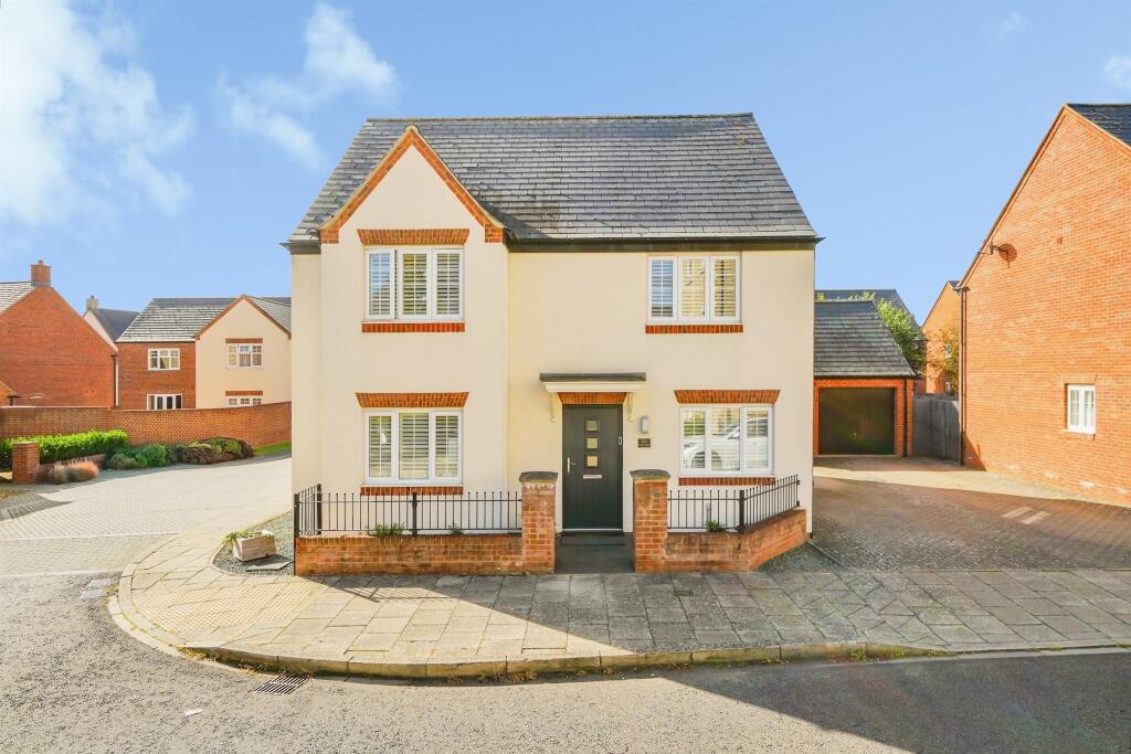 House in Bicester, Kingsmere - More