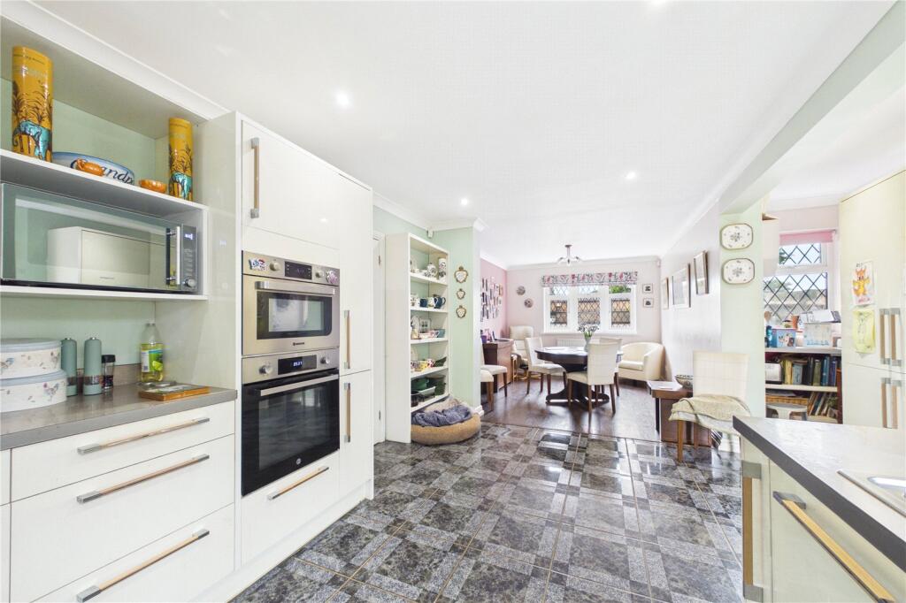 House in Basingstoke and Deane, Winklebury - View 2