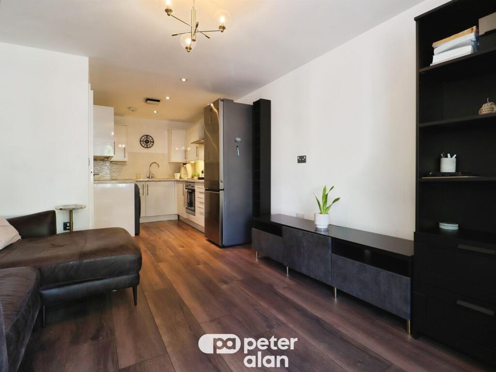 Apartment in Cardiff, Cathays - View 6
