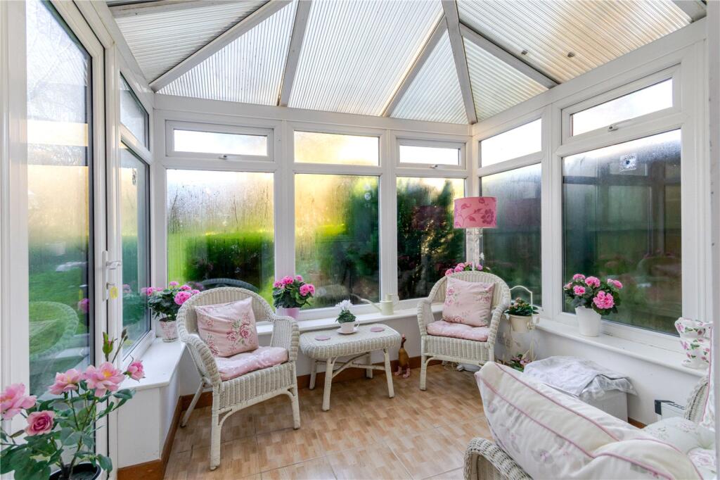 Childs Avenue, Harefield, Uxbridge, UB9 photo 4