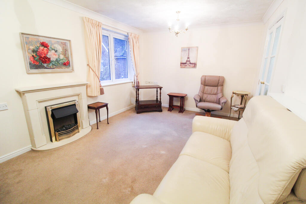 Station Road Apartment  Smithy Court, Marple, Stockport photo 4