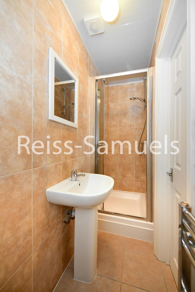5 bedroom terraced house for rent