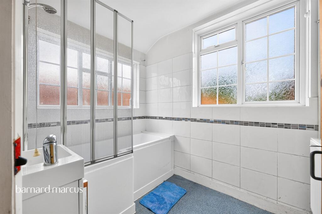 House in Epsom and Ewell, The Wells - More