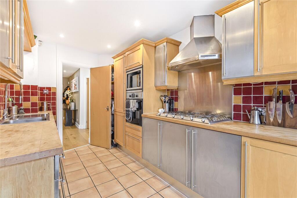 2 bedroom penthouse for rent
