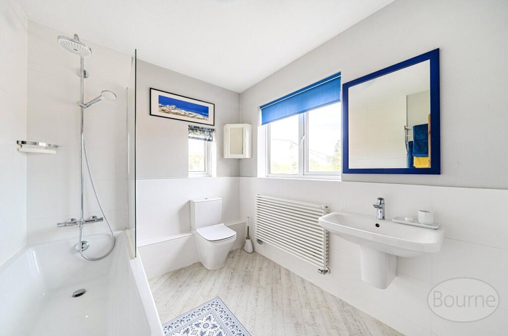 House in East Hampshire, Greatham - More