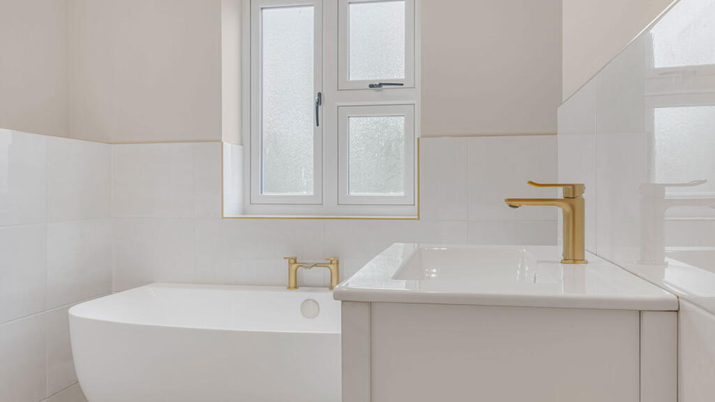 Additional image 21 of Wharf Farm, Dickens Heath Road